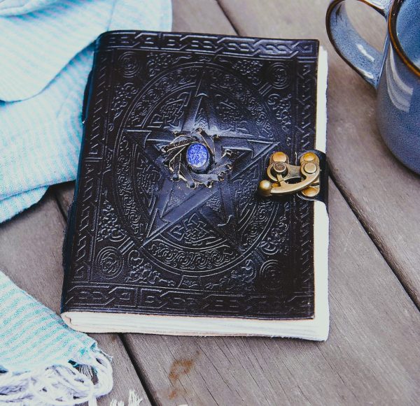 livre-cuir-noir- Carnet en cuir