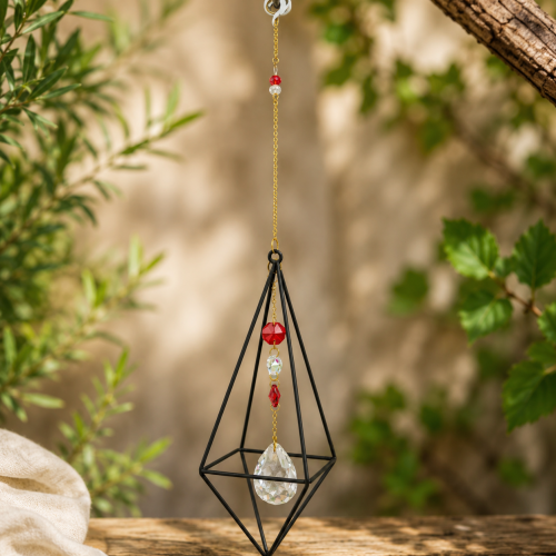 Mobile vibratoire grande pyramide noire